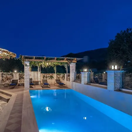 Zamor Family 1 * Mouzákion