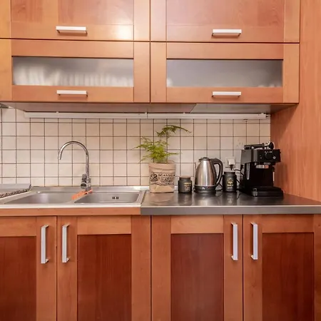 Zamor Family 1 Mouzákion