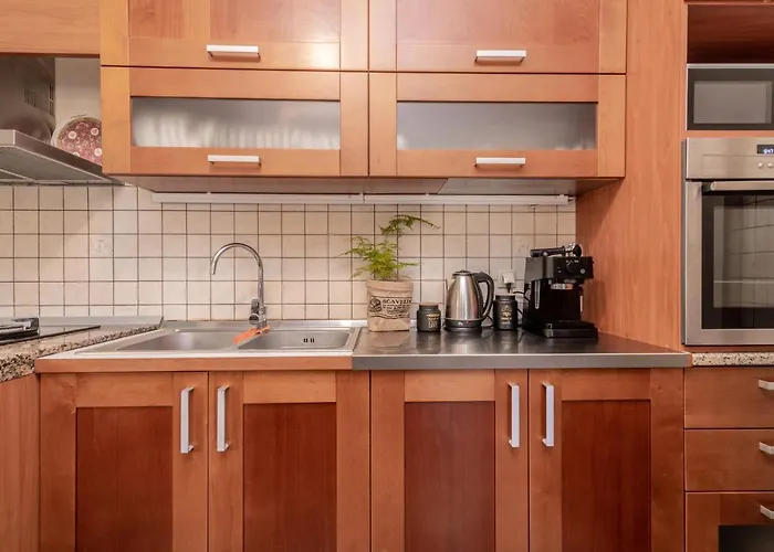 Zamor Family 1 Mouzákion