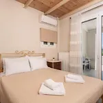 Zamor Family 1 Case de vacanță Mouzákion